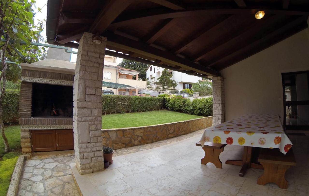 Apartments Mira 1 Premantura Exterior photo